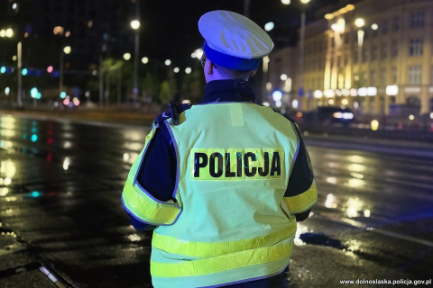 Kierowca po narkotykach, dwóch poszukiwanych i blisko 200 mandatów. Kontrolowali przewożących "na aplikację" - 0