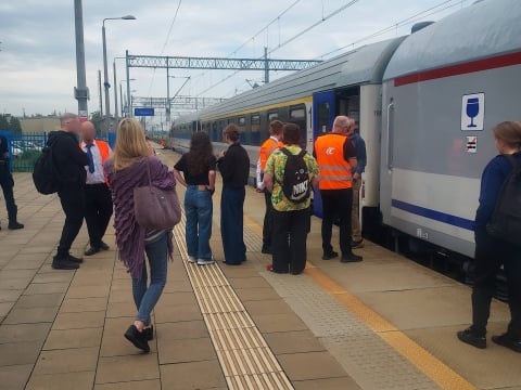 Pożar w pociągu relacji Wrocław-Gdynia. Ewakuowano 60 osób, duże utrudnienia dla pasażerów - 3