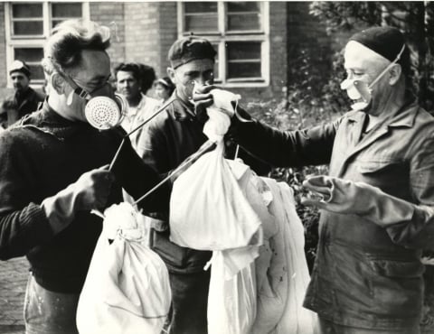 "Nie wracałam do domu, bo się bałam". 62. rocznica epidemii czarnej ospy we Wrocławiu [ARCHIWALNE ZDJĘCIA] - 14
