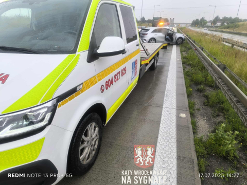 Karambol we Wrocławiu, kolizja na A4 i dachowanie. Niebezpieczne popołudnie na drogach [ZDJĘCIA] - 9