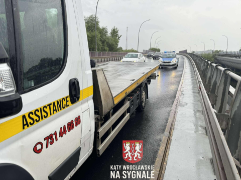 Karambol we Wrocławiu, kolizja na A4 i dachowanie. Niebezpieczne popołudnie na drogach [ZDJĘCIA] - 10
