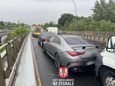 Karambol we Wrocławiu, kolizja na A4 i dachowanie. Niebezpieczne popołudnie na drogach [ZDJĘCIA] - 12