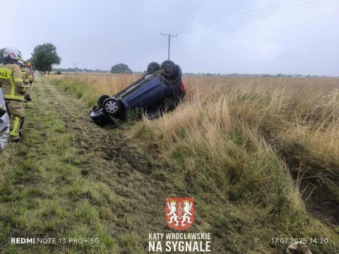 Karambol we Wrocławiu, kolizja na A4 i dachowanie. Niebezpieczne popołudnie na drogach [ZDJĘCIA] - 13