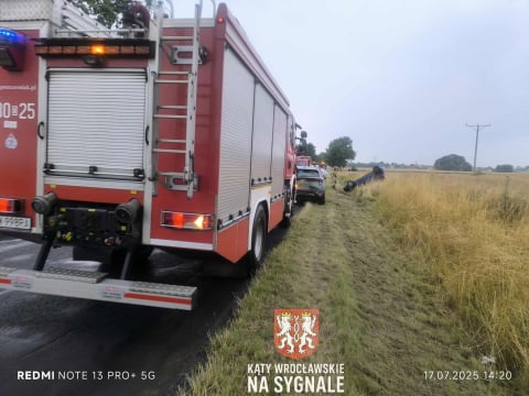 Karambol we Wrocławiu, kolizja na A4 i dachowanie. Niebezpieczne popołudnie na drogach [ZDJĘCIA] - 2