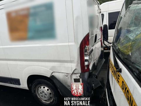 Karambol we Wrocławiu, kolizja na A4 i dachowanie. Niebezpieczne popołudnie na drogach [ZDJĘCIA] - 4