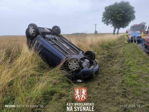 Karambol we Wrocławiu, kolizja na A4 i dachowanie. Niebezpieczne popołudnie na drogach [ZDJĘCIA] - 8