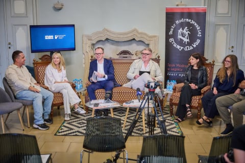 Jacek Głomb mierzy się z groźną chorobą. Oto jego ostatni projekt w roli dyrektora Teatru Modrzejewskiej - 1