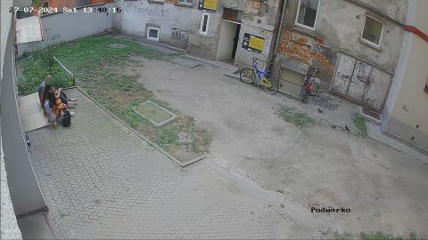 Sąsiedzi z piekła rodem. Awantury, libacje i krew na podwórku we Wrocławiu [ZDJĘCIA] - 12