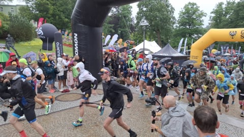 Biegną nawet 240 kilometrów! Wystartowała 13. edycja Dolnośląskiego Festiwalu Biegów Górskich - 1