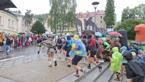 Biegną nawet 240 kilometrów! Wystartowała 13. edycja Dolnośląskiego Festiwalu Biegów Górskich - 2
