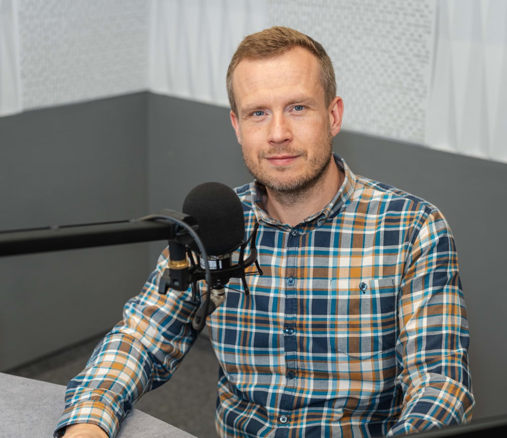 Rozmowa Dnia: Michał Mazur o planie na zbliżający się sezon Śląska Wrocław - Michał Mazur w studiu Radia Wrocław zaraz po przejęciu fotela prezesa w Śląsku Wrocław. Fot: Radio Wrocławfot. RW
