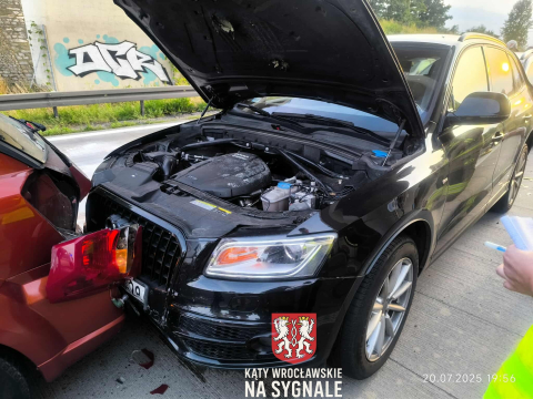 Pięć aut zderzyło się na A4 w okolicach Kostomłotów. Jedna osoba ranna - 1