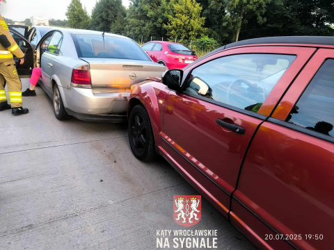 Pięć aut zderzyło się na A4 w okolicach Kostomłotów. Jedna osoba ranna - 2