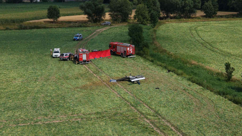 Awionetka rozbiła się w Strąkowej. Trwa zabezpieczenie wraku - 1