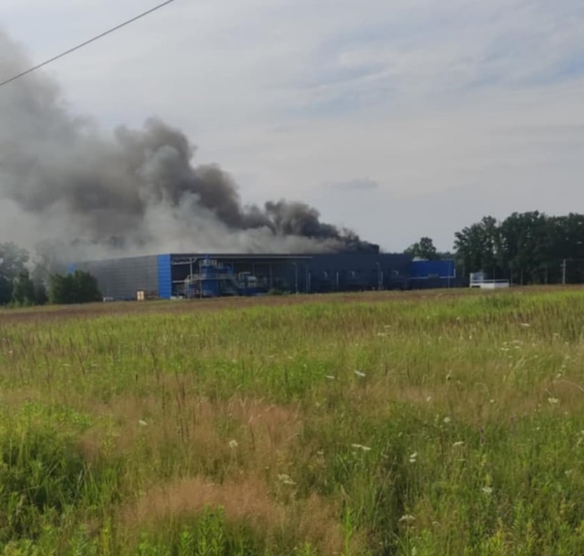 Pożar w zakładzie baterii w Bukowicach. Ewakuowano 31 osób - Pożar w zakładzie recyklingu baterii. Ewakuowano ponad 30 osób
