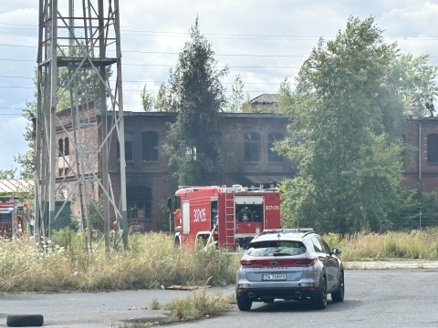 Pożar budynku we Wrocławiu. Z ogniem walczyło kilkanaście zastępów straży pożarnej [ZDJĘCIA] - 0