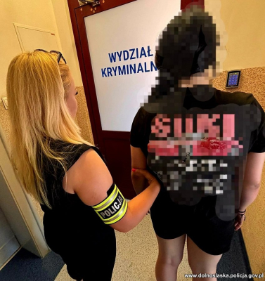 23-latek i 16-latka przyłapani z narkotykami. Dziewczyna schowała używki... na sklepowej półce - 5