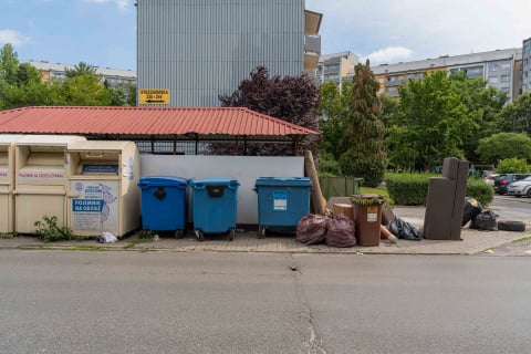 Wrocław tonie w śmieciach? To podwórko na Ołbinie jest już legendarne! Zalegające odpady to ogromny problem w naszym mieście - 2