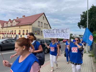 "Chcemy r&oacute;wnego traktowania". Protest pracownik&oacute;w Zakład&oacute;w Ceramicznych &bdquo;Bolesławiec&rdquo;