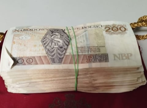 170 tysięcy papierosów bez akcyzy i 7 kilogramów suszu. Dwie akcje policji w Bielawie - 0