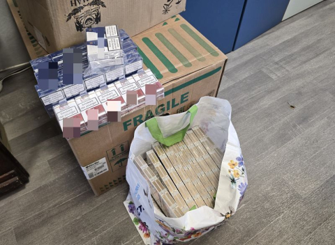170 tysięcy papierosów bez akcyzy i 7 kilogramów suszu. Dwie akcje policji w Bielawie - 1