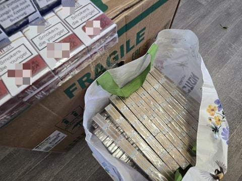 170 tysięcy papierosów bez akcyzy i 7 kilogramów suszu. Dwie akcje policji w Bielawie - 4