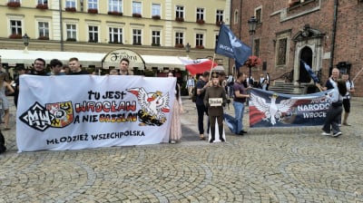Demonstracja "Stop germanizacji" na Rynku we Wrocławiu