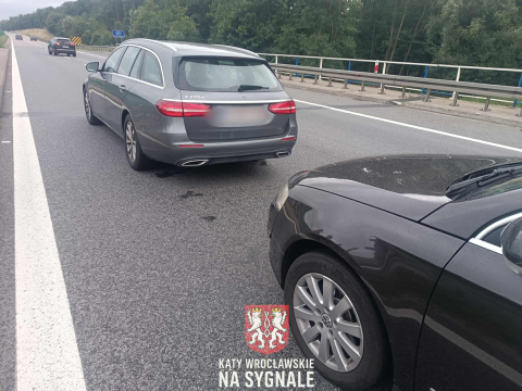 Trzy samochody zderzyły się na autostradzie A4. Korek w kierunku Wrocławia ma ponad 10 kilometrów [ZDJĘCIA] - 3