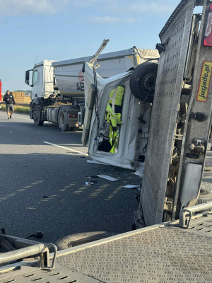 Karambol i przewrócony bus. Ogromne utrudnienia! Trudny poranek na autostradzie A4 - 1