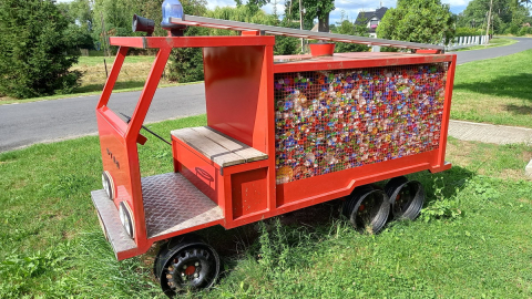 Biznes nie nadąża z recyklingiem plastikowych nakrętek. Organizacje charytatywne rezygnują ze zbiórek - 1