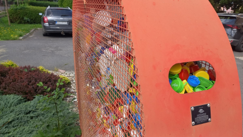 Biznes nie nadąża z recyklingiem plastikowych nakrętek. Organizacje charytatywne rezygnują ze zbiórek - 4