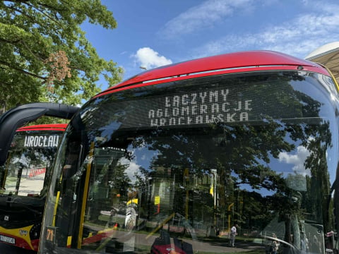 Umowa warta 700 mln zł. 21 linii autobusowych połączy Wrocław i trzy inne gminy - 1
