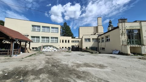 "Potrzebne jest dodatkowe wsparcie na odbudowę szkół". Minister Nowacka: Samorządy mogą sięgać po te środki - 1
