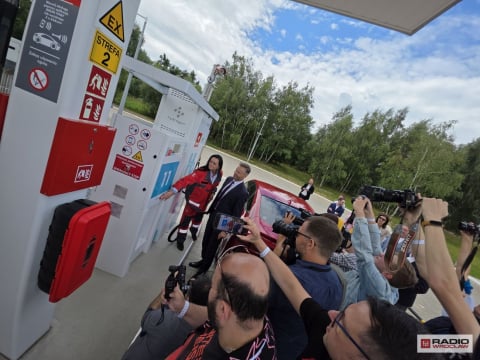 "Choć wciąż jest drogo, opłaca się". Wałbrzyskie autobusy skorzystają z nowej stacji tankowania wodoru - 6
