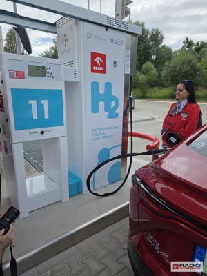 "Choć wciąż jest drogo, opłaca się". Wałbrzyskie autobusy skorzystają z nowej stacji tankowania wodoru - 7