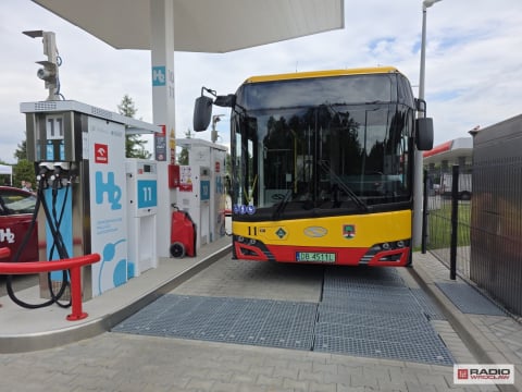 "Choć wciąż jest drogo, opłaca się". Wałbrzyskie autobusy skorzystają z nowej stacji tankowania wodoru - 8