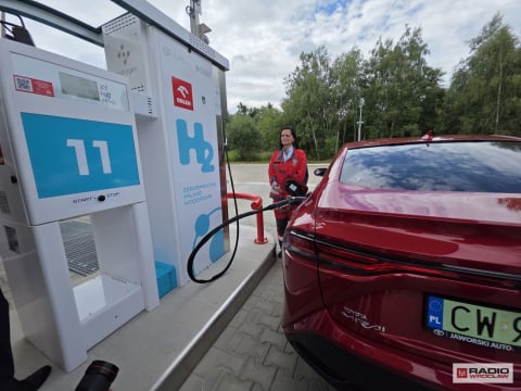 "Choć wciąż jest drogo, opłaca się". Wałbrzyskie autobusy skorzystają z nowej stacji tankowania wodoru - 4