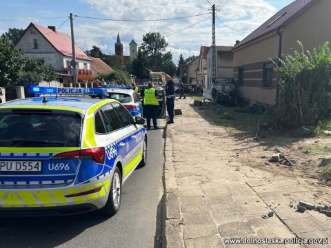Pościg na ekspresówce. Ucieczkę przed policją zakończył na dachu. Na koniec wyciągnął... zapalniczkę  - 1