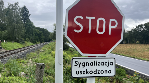 Mieszkańcy boją się przejeżdżać przez nowo otwartą linię kolejową. Wszystko przez niedziałające światła - 4