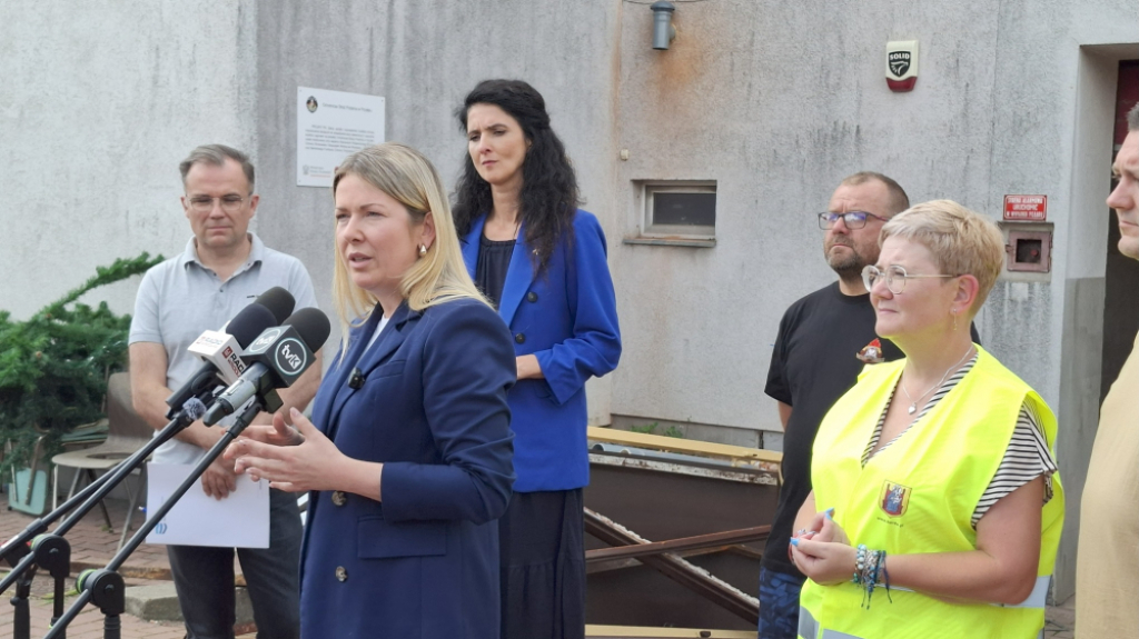 "Odbudowa po powodzi to proces". Magdalena Roguska odwiedziła Przyłęk – Magdalena Roguska odwiedziła Przyłęk.