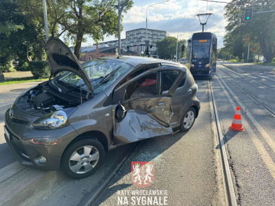 Samoch&oacute;d i tramwaj zderzyły się na Grabiszyńskiej. To kolejna taka sytuacja we Wrocławiu