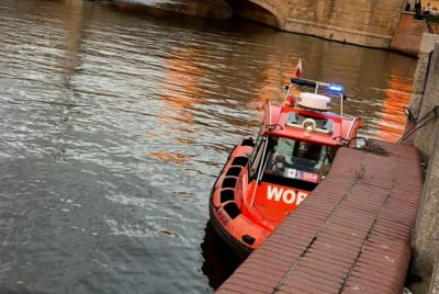 Akcja służb przy elektrowni wodnej. W Odrze znaleziono ciało. Policja ustala tożsamość