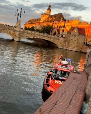 Akcja służb przy elektrowni wodnej. W Odrze znaleziono ciało. Policja ustala tożsamość - 0