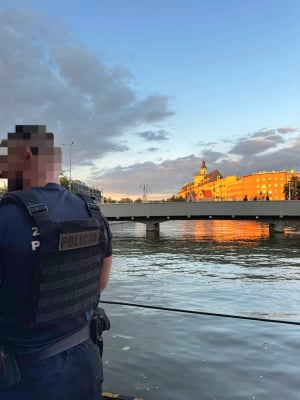 Akcja służb przy elektrowni wodnej. W Odrze znaleziono ciało. Policja ustala tożsamość - 1