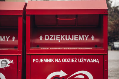 Kontenery PCK znikają. Pogłębi się problem nieodpowiedniego sortowania tekstyli&oacute;w?