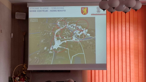 „To dobry krok w odbudowie po powodzi”. W Stroniu Śląskim dyskutowali nad koncepcją specjalnego zespołu - 2