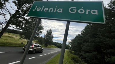 Wyremontują wjazd do Jeleniej G&oacute;ry. Teraz kierowcy muszą omijać tam dziury