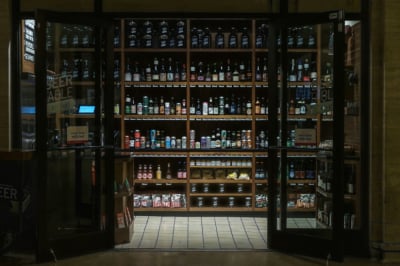 Nocny zakaz sprzedaży alkoholu? Większość wrocławskich rad osiedli "za"