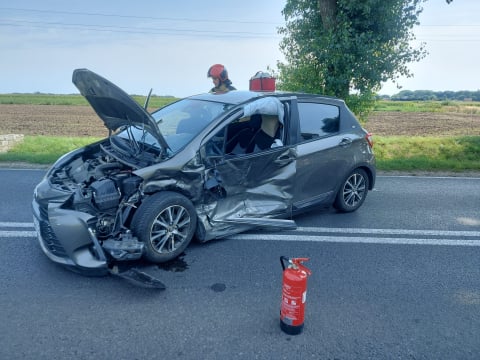 Cztery osoby poszkodowane, w tym dziecko. Poważny wypadek na trasie Strzelin-Wrocław - 1