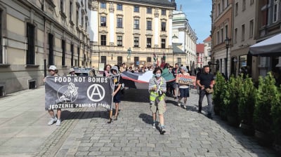 "Izrael morduje, Unia wsp&oacute;łpracuje". Protestujący chcą zdecydowanej reakcji